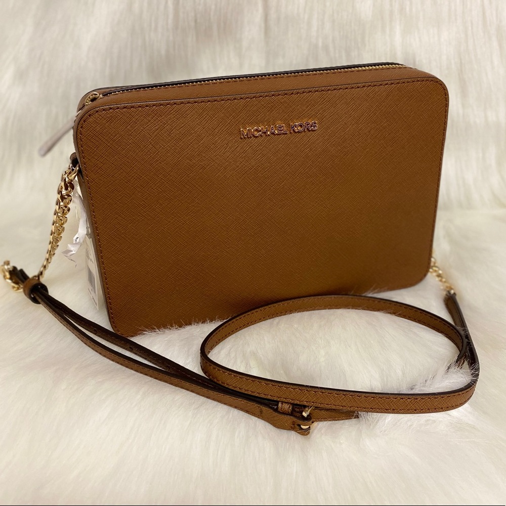 BROWN LARGE JET SET TRAVEL CROSSBODY